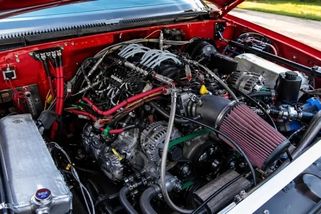 Konec drahého benzinu i nafty. Auto s tímto motorem se netankuje, palivo si vyrábí samo